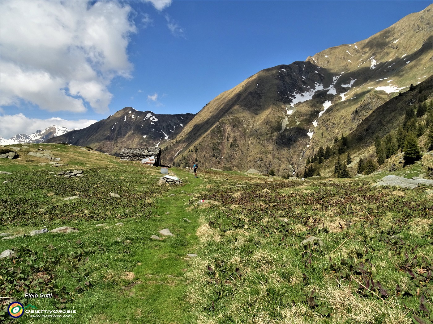 25 Sul sent. 124 passaggio alla Baita Arletto (1860 m).JPG